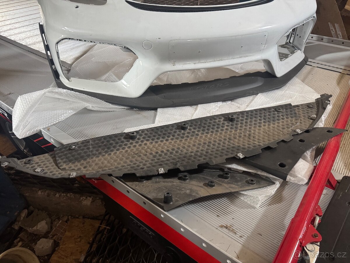 Porsche Cayman GT4 - 2