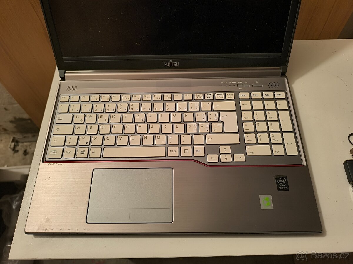 FUJITSU Lifebook E735 - 2