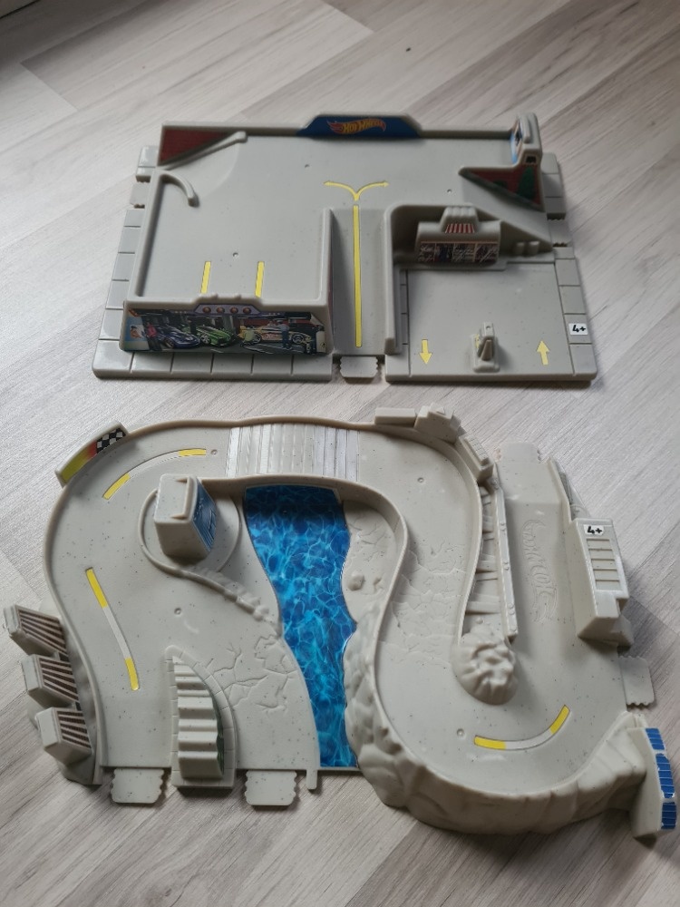 Hot wheels, cena za oba díly a za kamion Hot wheels - 2