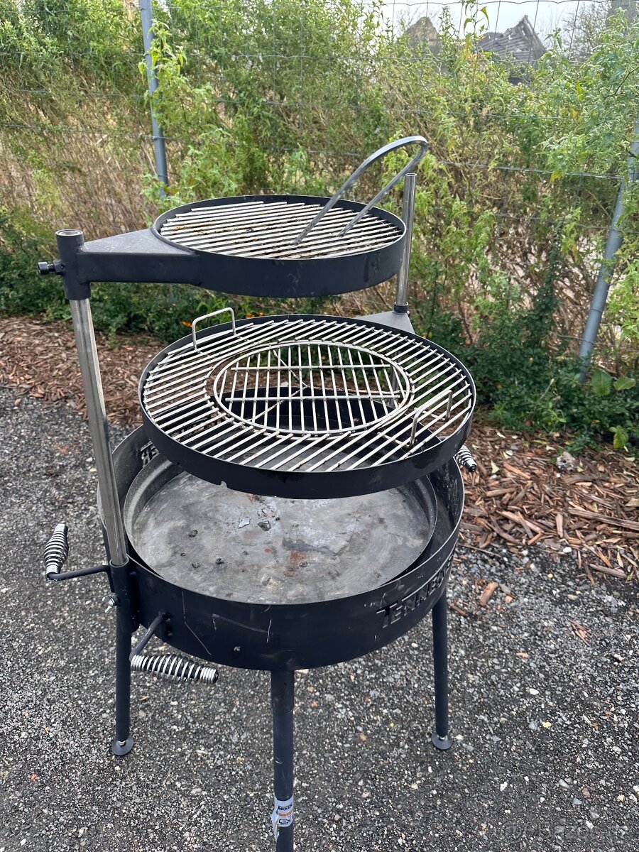 Gril Tenneker na dřěvěné uhlí - 2