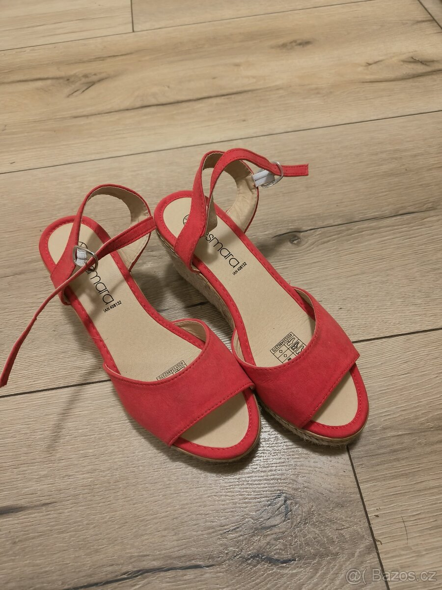 Dámské sandály na klínku vel. 37 - 2