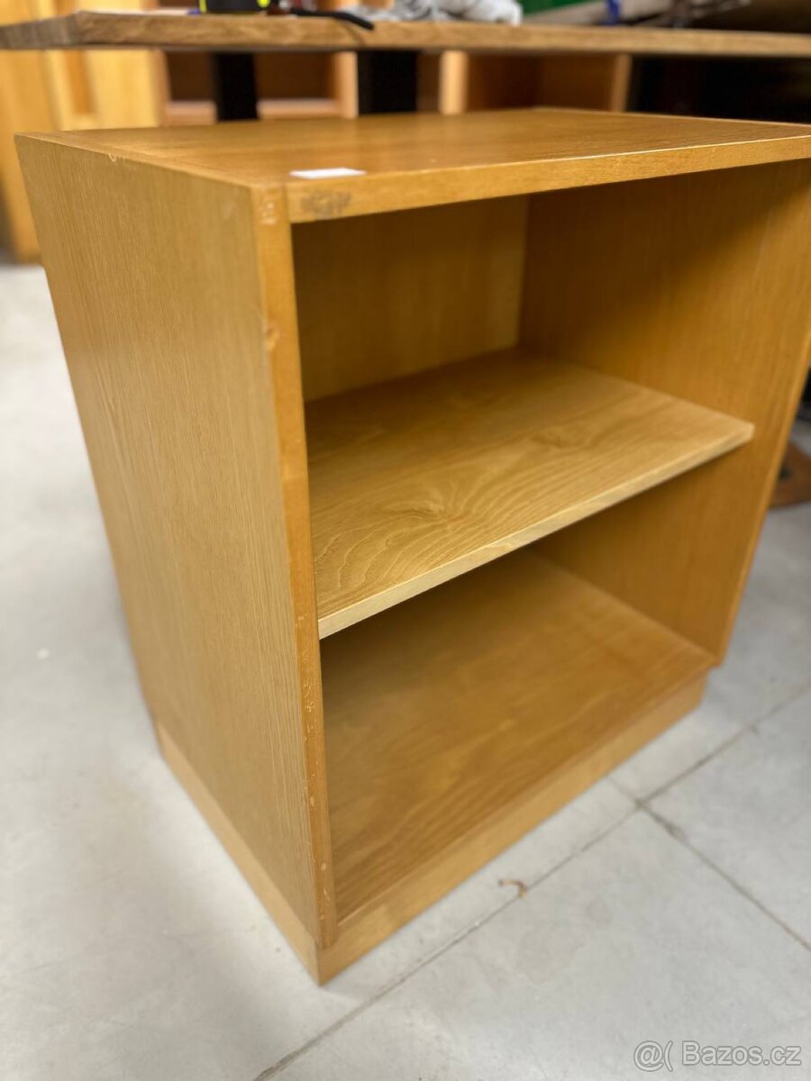 Otevřená skříňka / police - 2