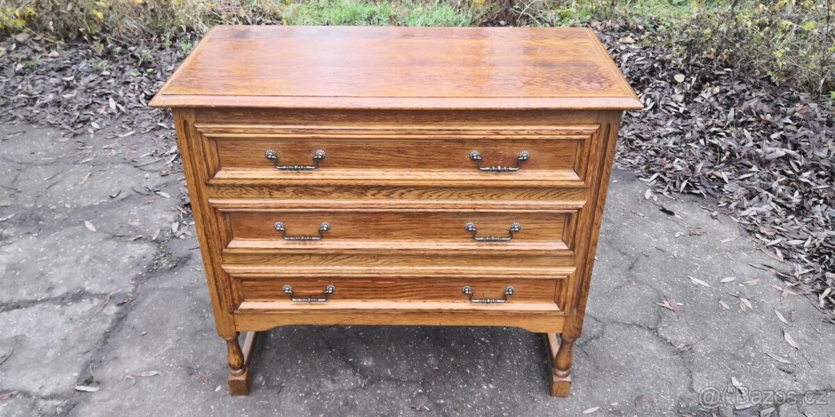 Rustikální masivní komoda na nožkách - 2