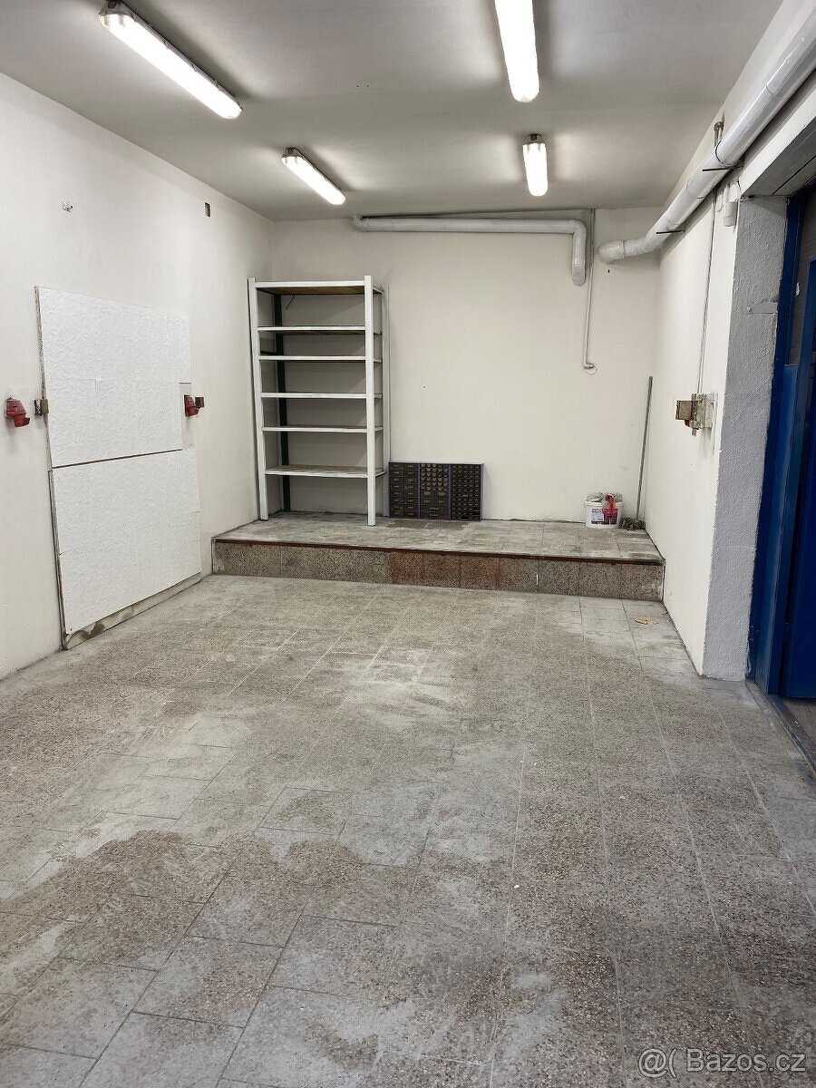 Nájem místnosti 36M2 - 2