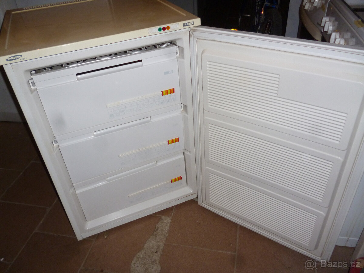 mrazák samsung calex,obsah 130 l - 2