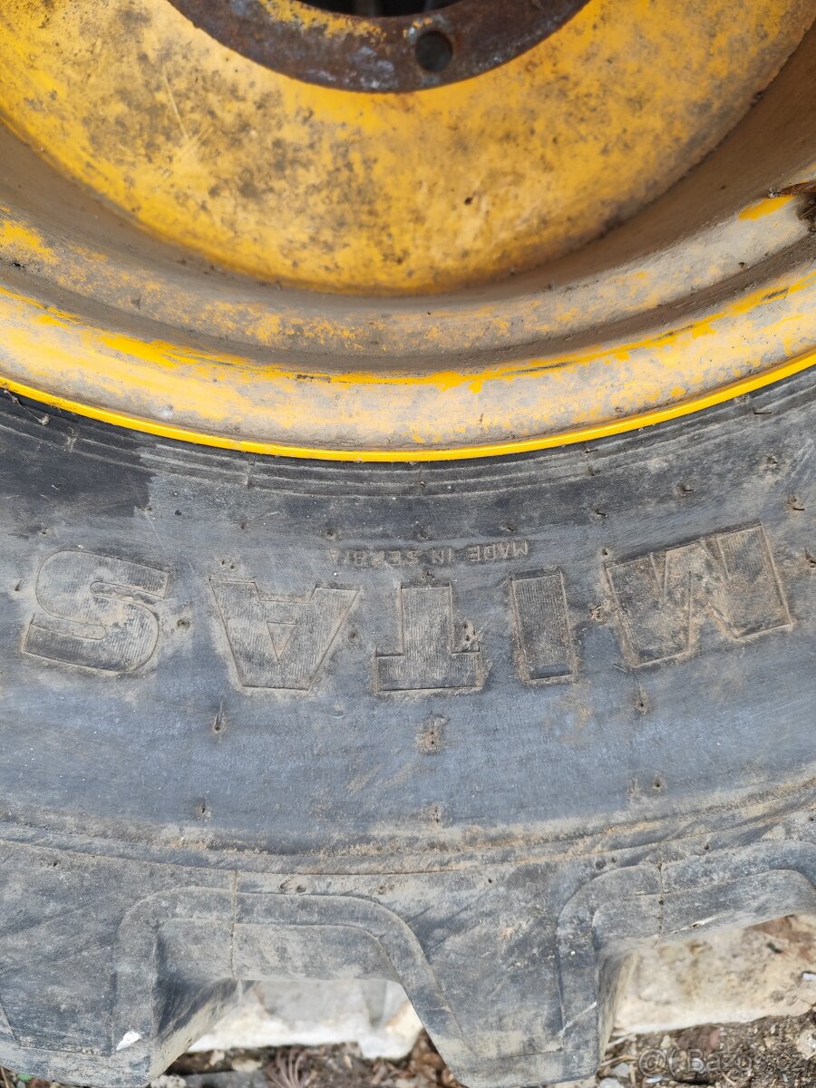 Traktorbagr JCB - pneu s diskem - 2