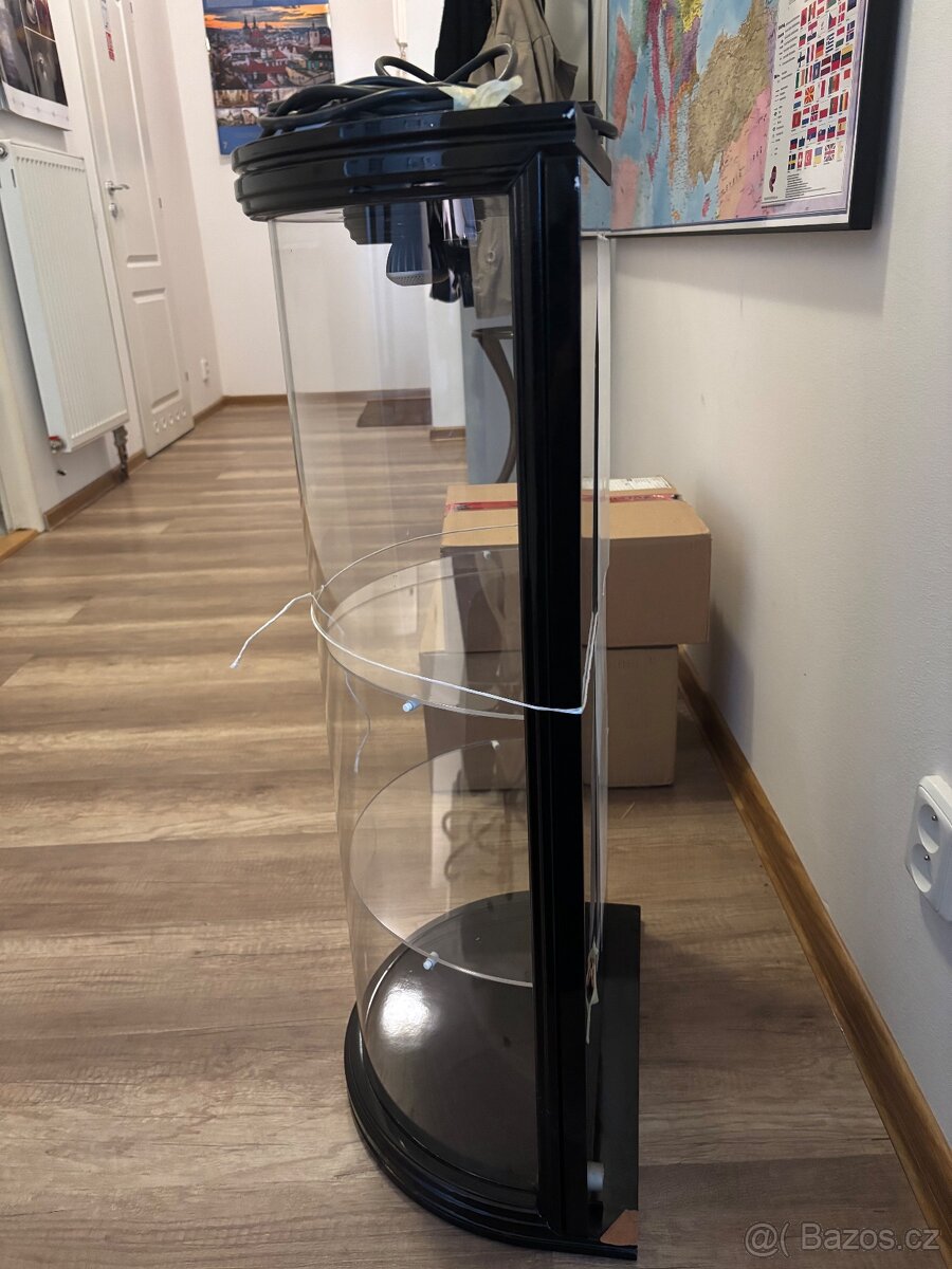 Osvětlená vitrína - 2