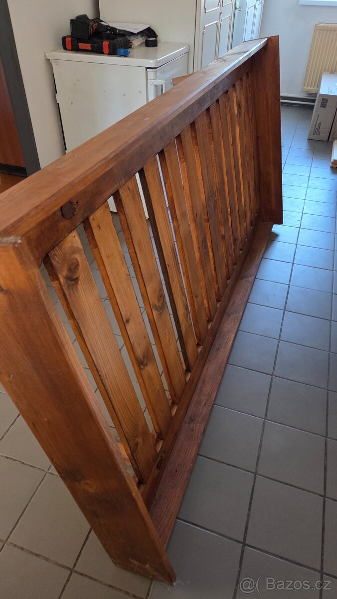 Dřevěné postele z masivu - 2