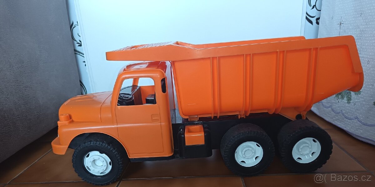 Auto Tatra 148 - 2