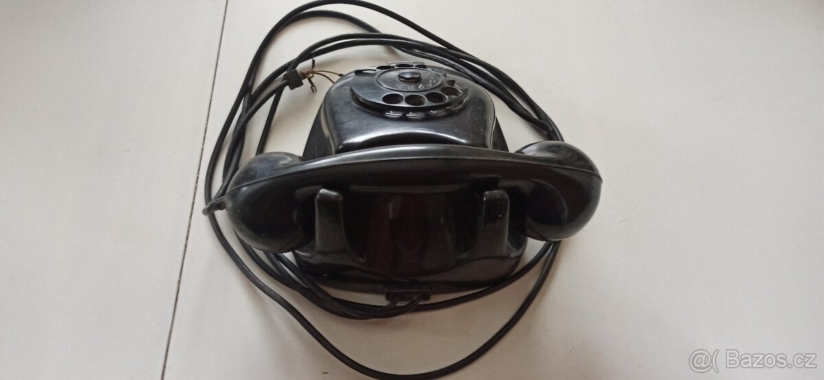 Bakelitovy telefon - 2
