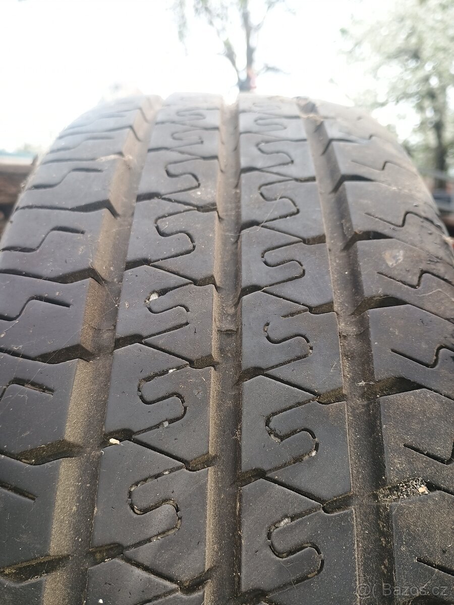 Pneu 195/70 r15 c - 2