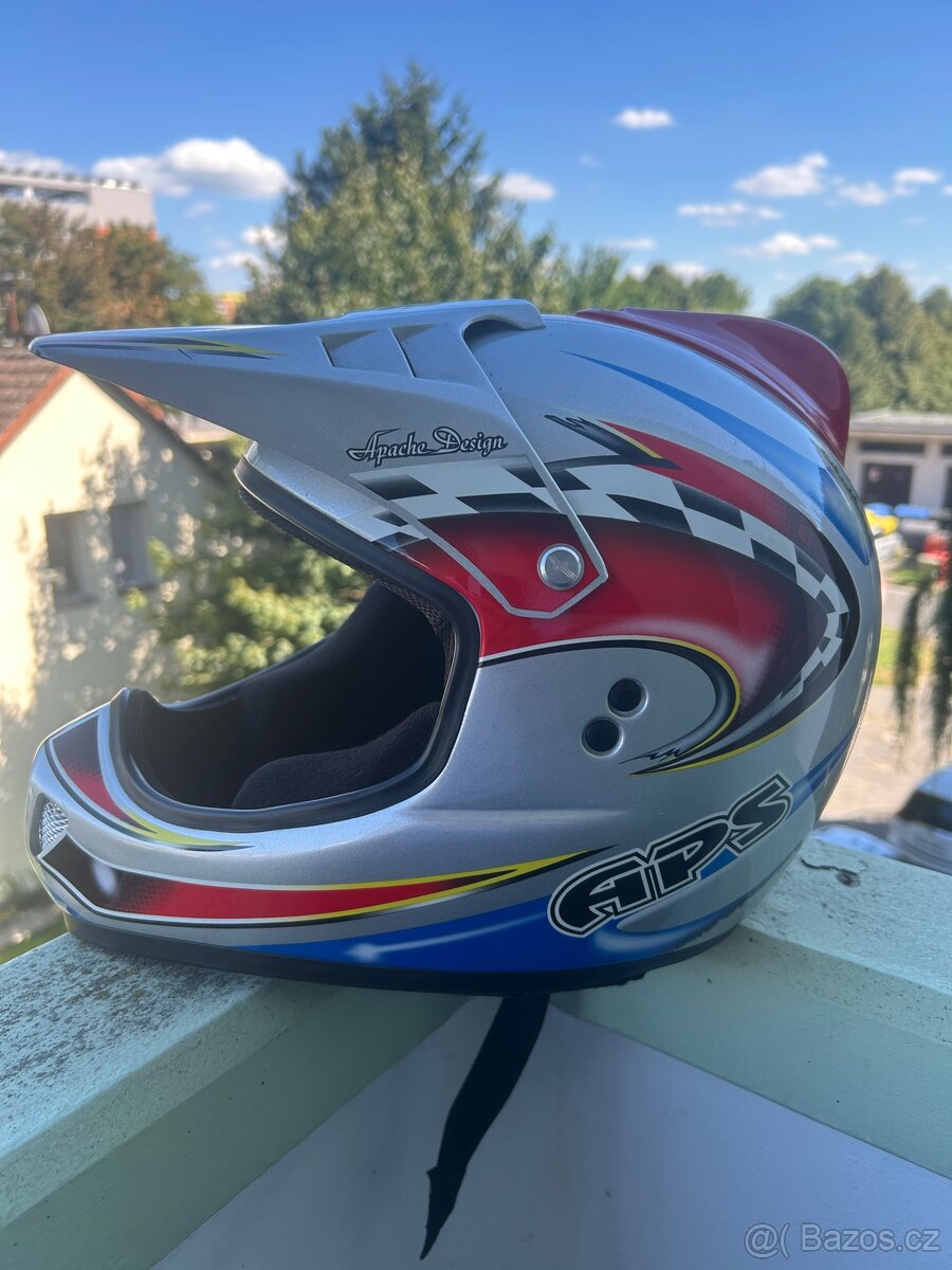 helma na motocross