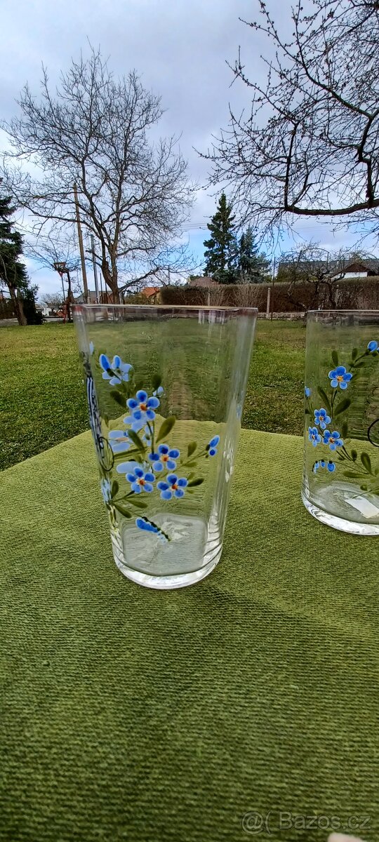 Dvě skleničky s poměnkami a monogramem - 2