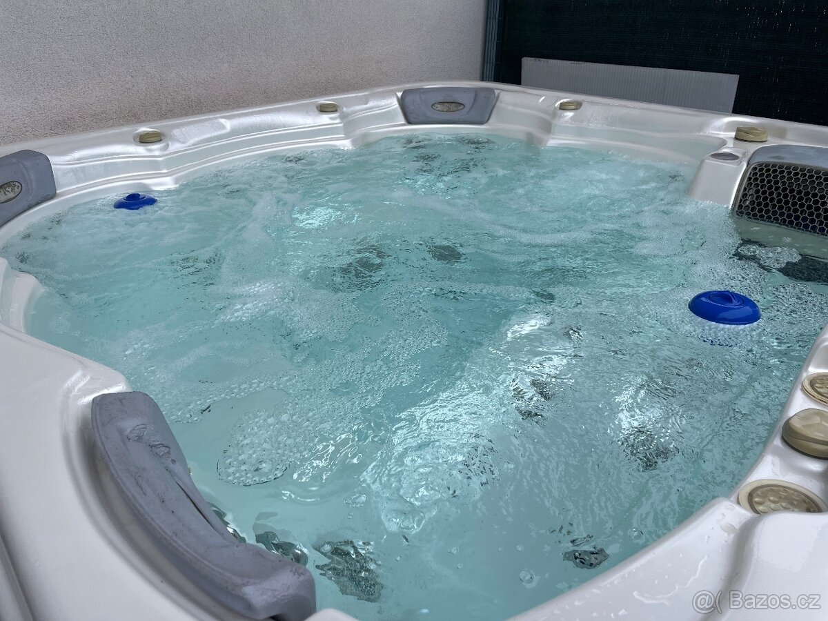 Prodám vířivku Kilimanjaro Deluxe Pearl White pro 6 osob - 2