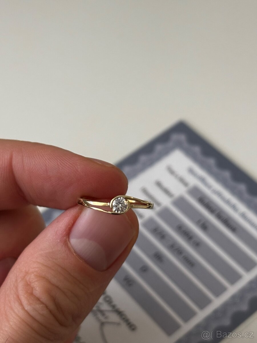 Dámský zlatý prsten s Briliantem - 2