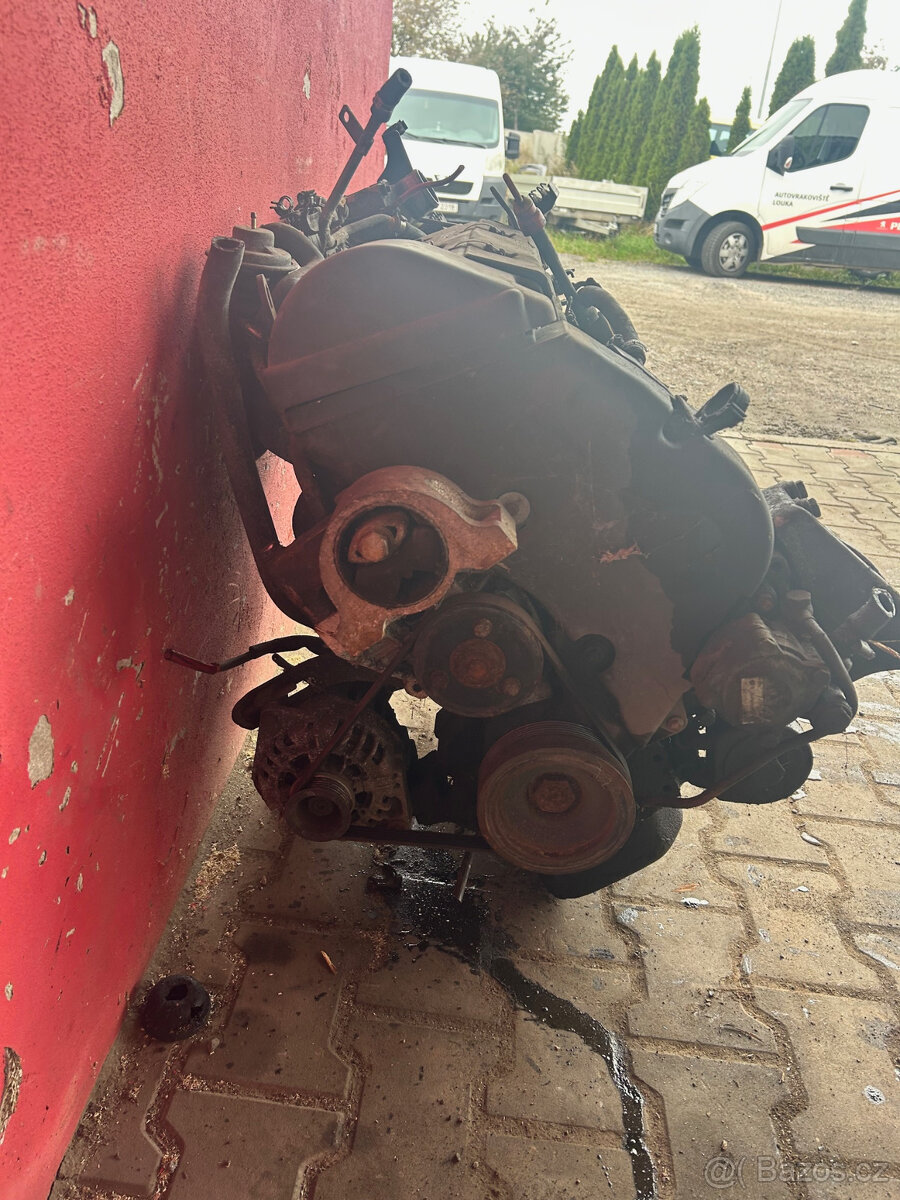 Motor 2,8HDI 8140.43S 94KW Peugeot Citroen komplet - 2