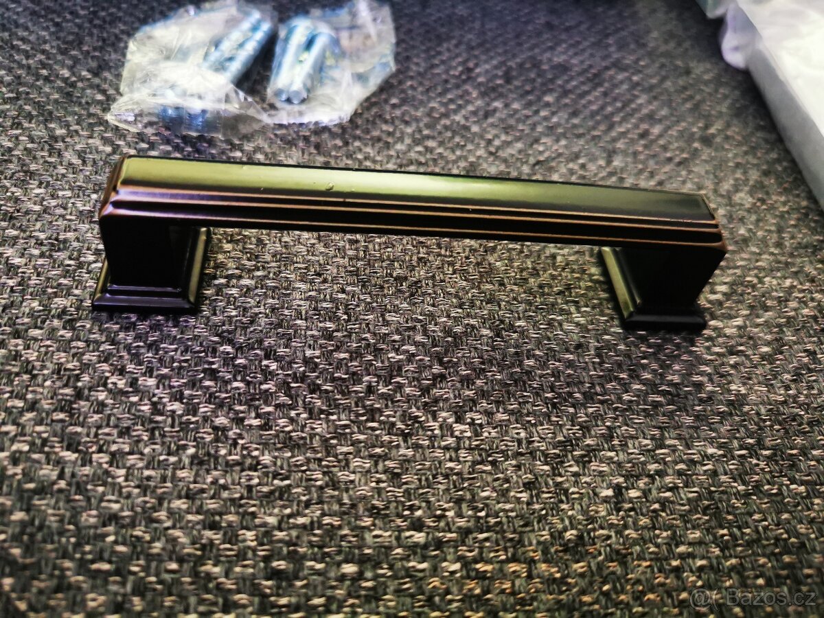 Černé nábytkové úchyty - 2