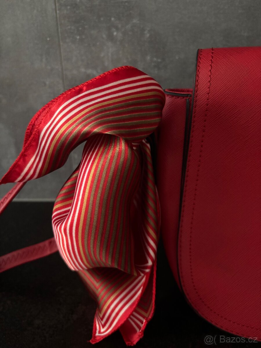 červená kabelka s šátečkem - 2