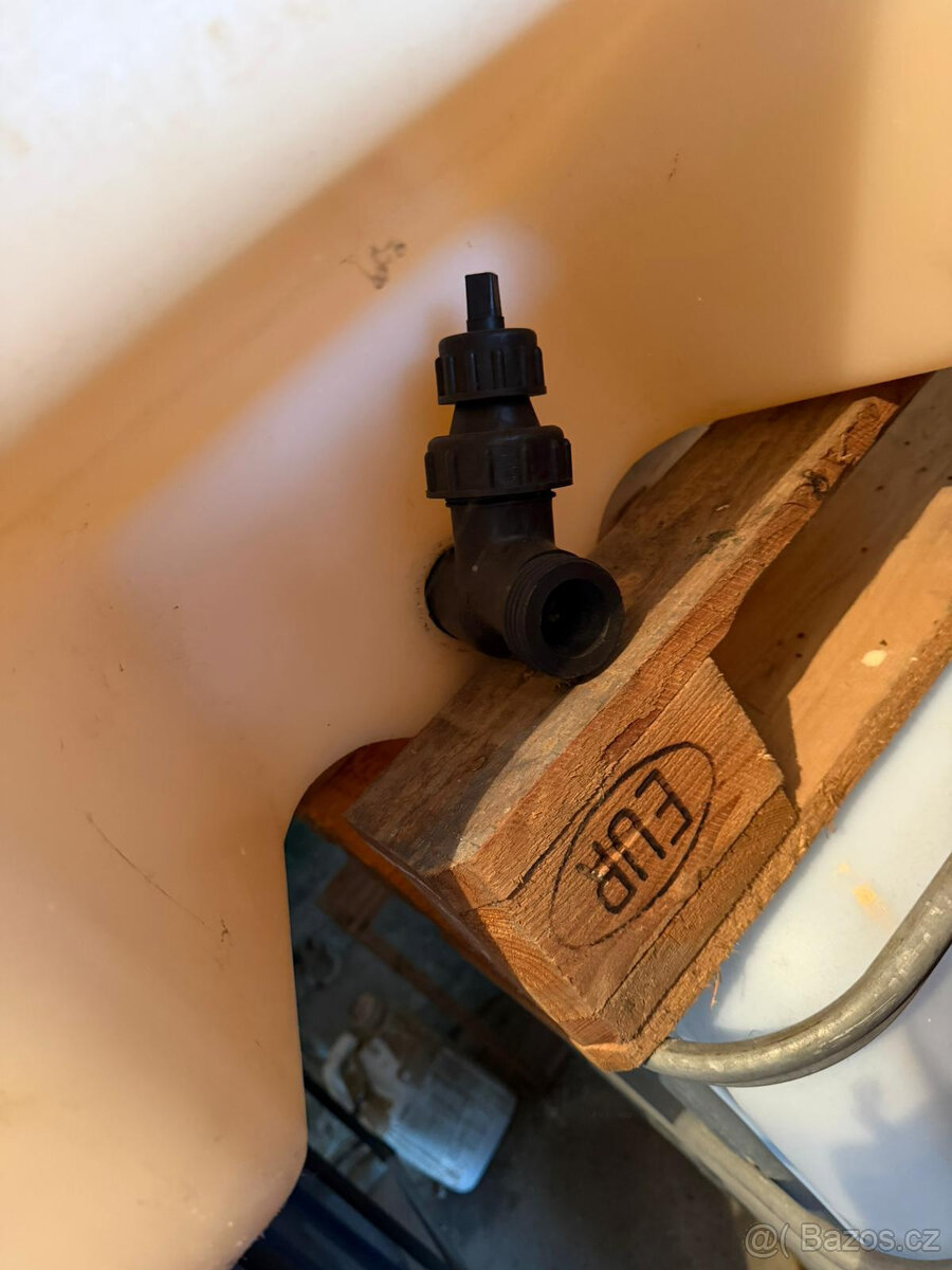 Plastová nádoba 500 L - 2