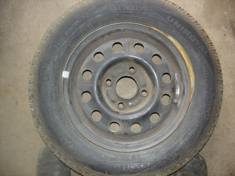 .Prodam 4x pneu +plech disk FORD ESCORD - 2