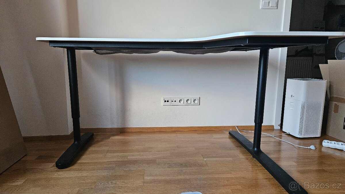 Pracovní stůl - 2