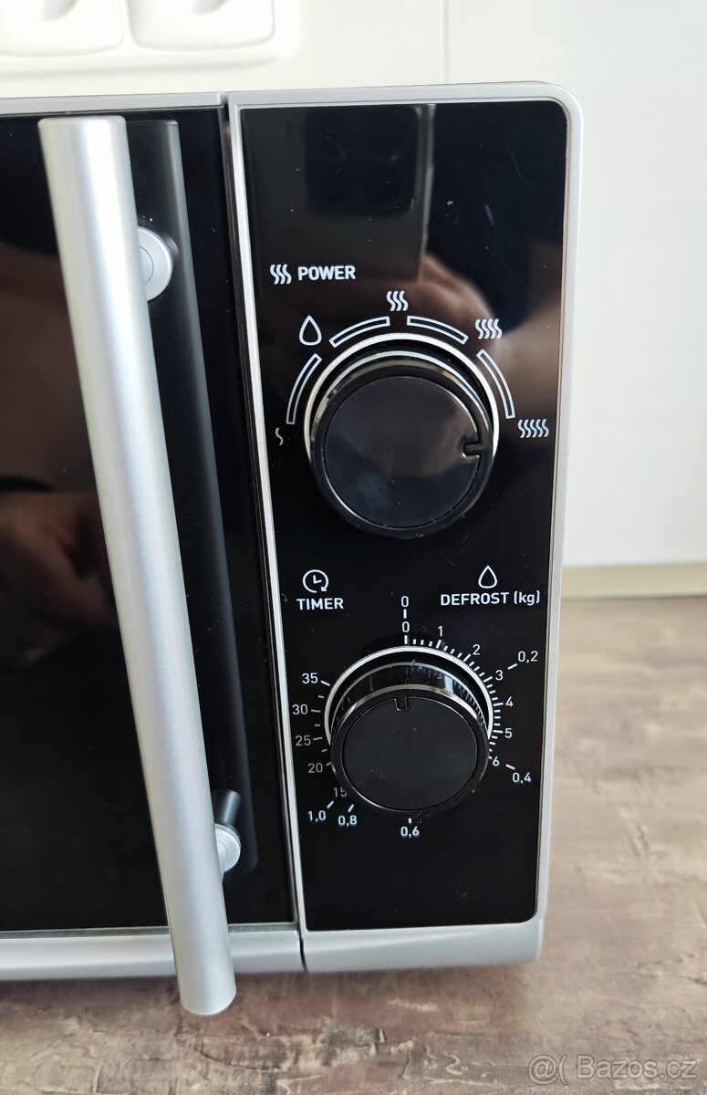 Mikrovlnná trouba Mora MT121S - 2