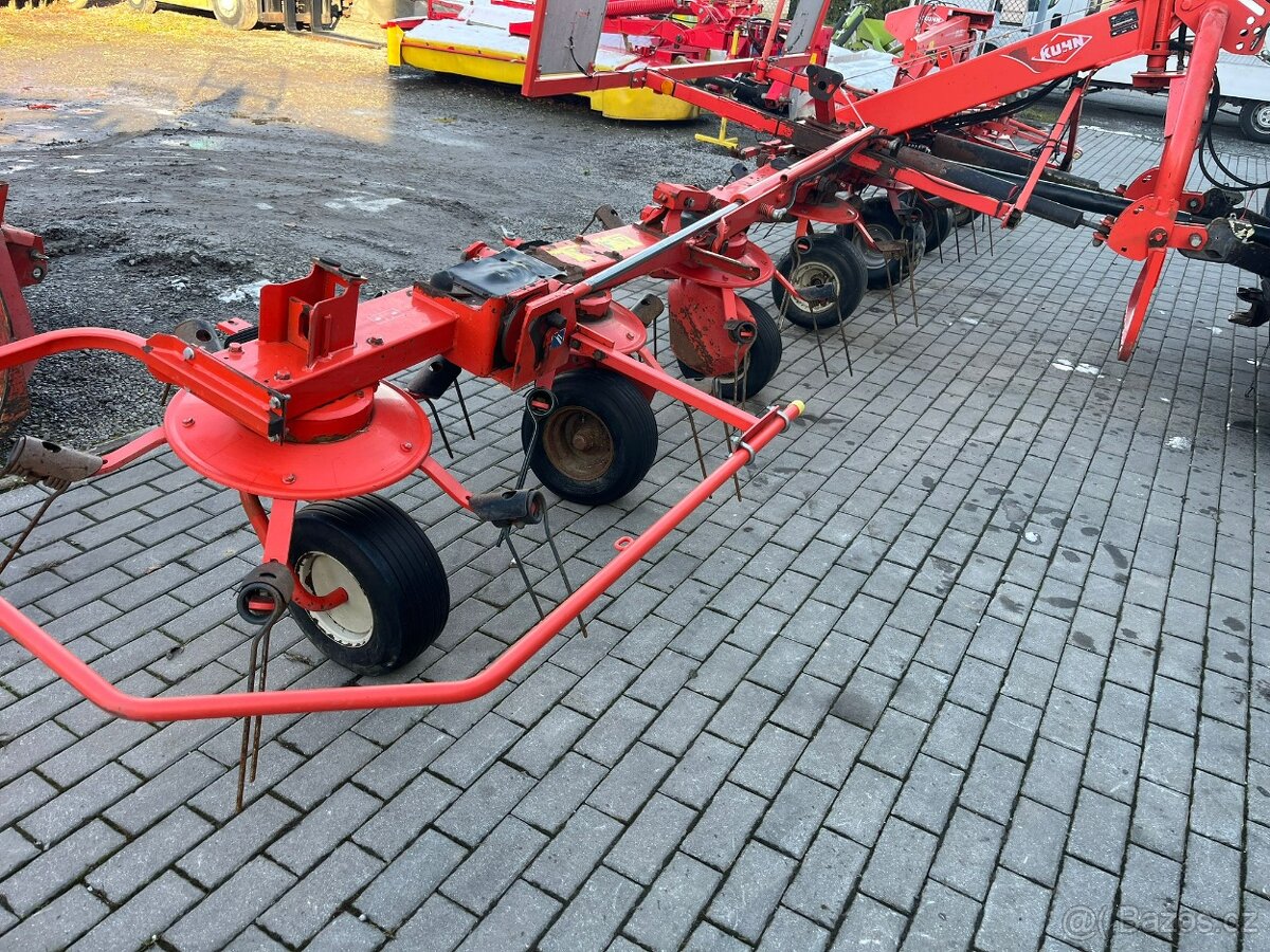 Obraceč sena, píce KÜHN GF 7702 - 2