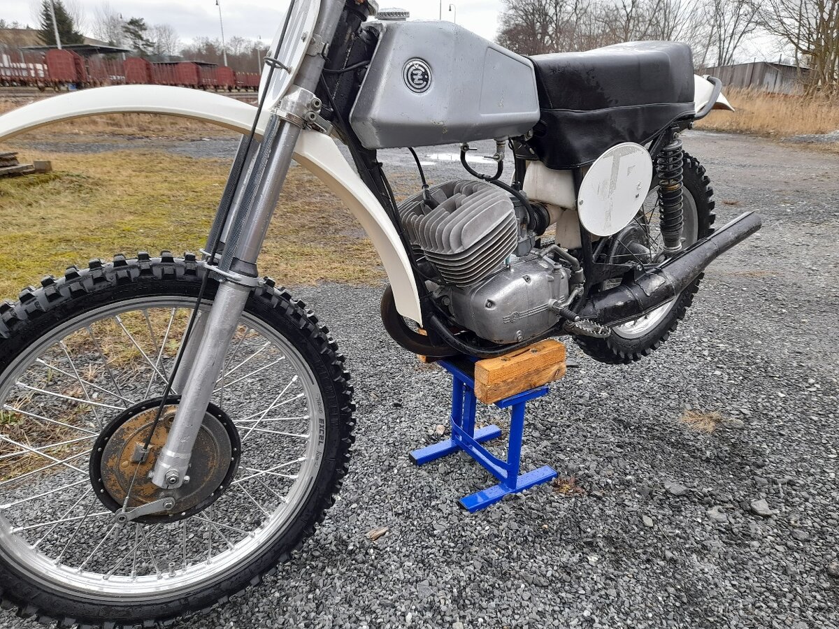 CZ 380 motocros clasic