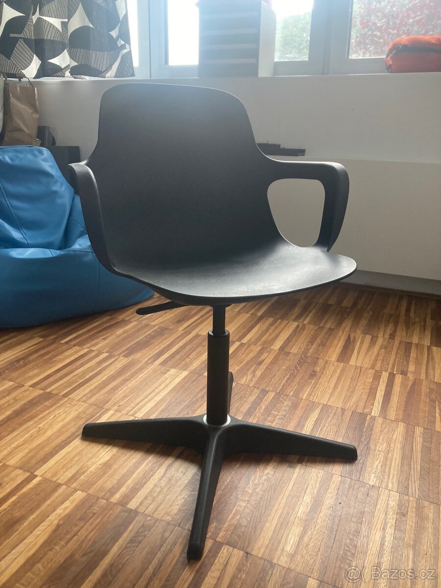Otočná židle černá IKEA - 2