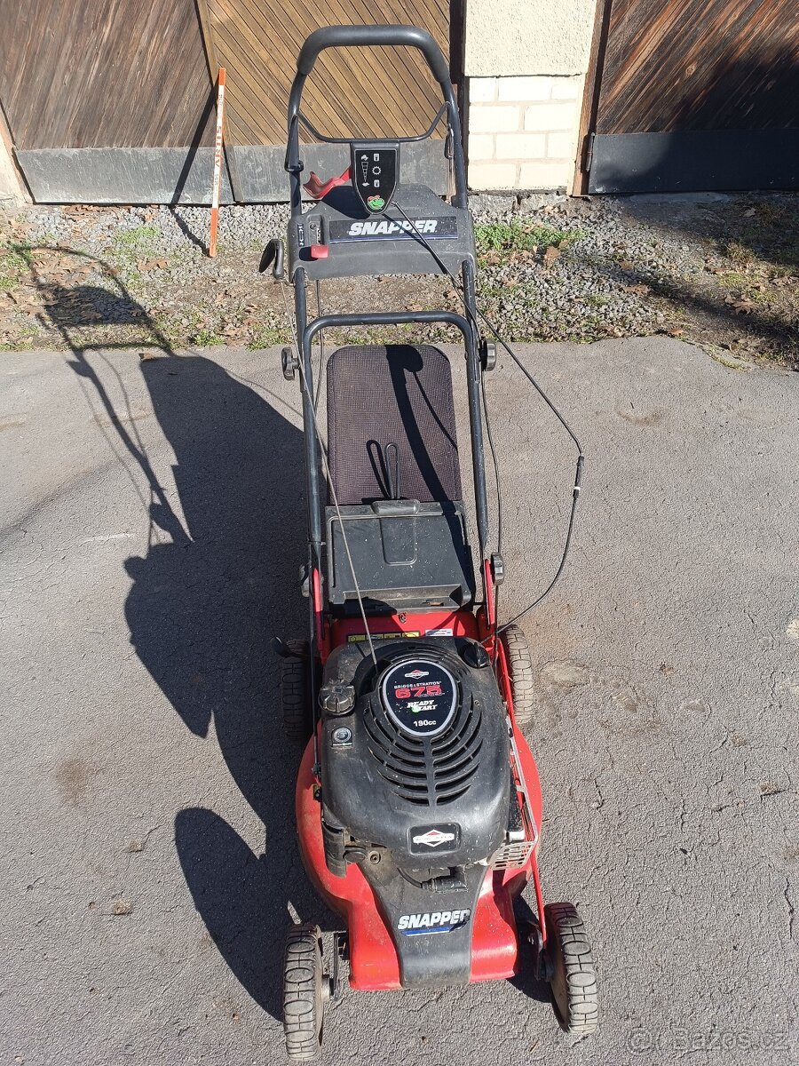 Prodám benzínovou zahradní sekačku s pojezdem - 2