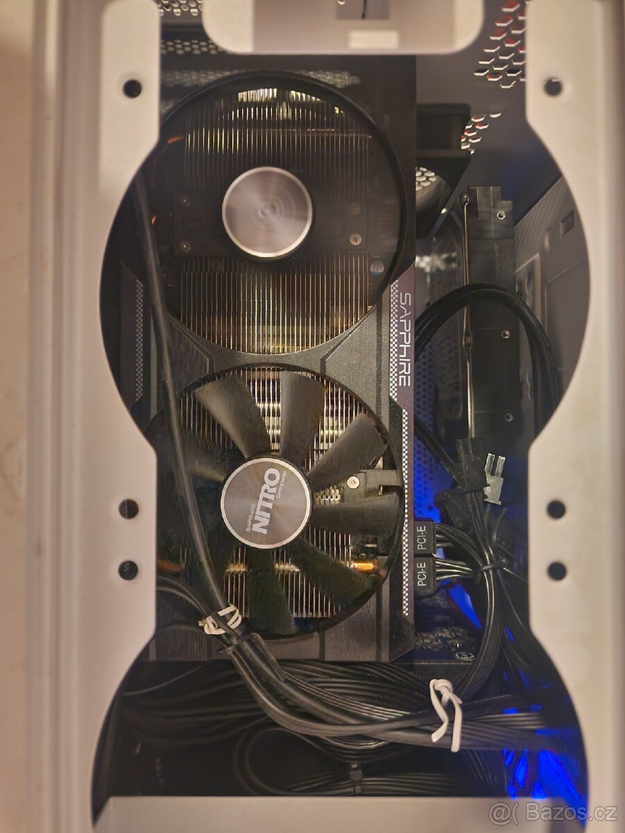 Stolní Počítač - 2