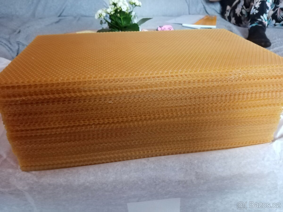 Mezistěny ze včelího vosku a vosk - 2