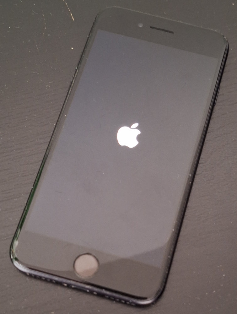 Apple iPhone SE 2020 128 GB - 2