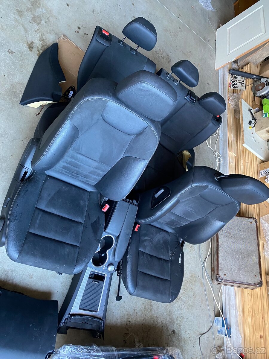 Mercedes GLK alcantara sedačky interiér - 2