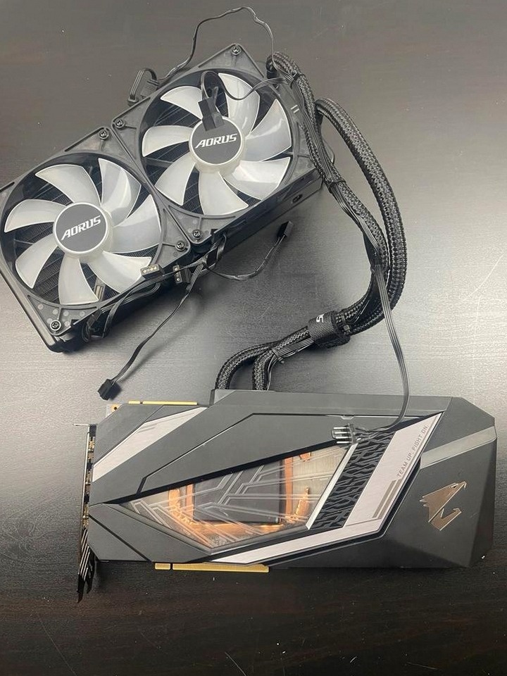 Gigabyte RTX 2080 Ti AORUS Xtreme - 2