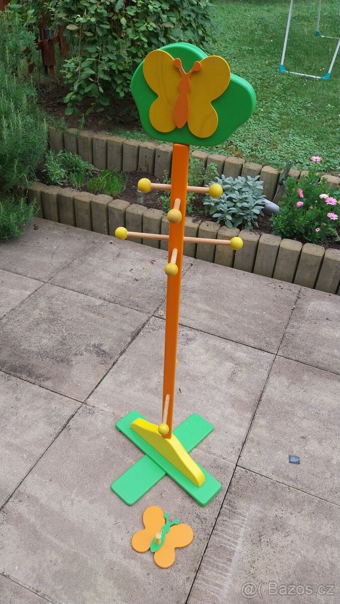 Dřevěný věšák do dětského pokoje - 2