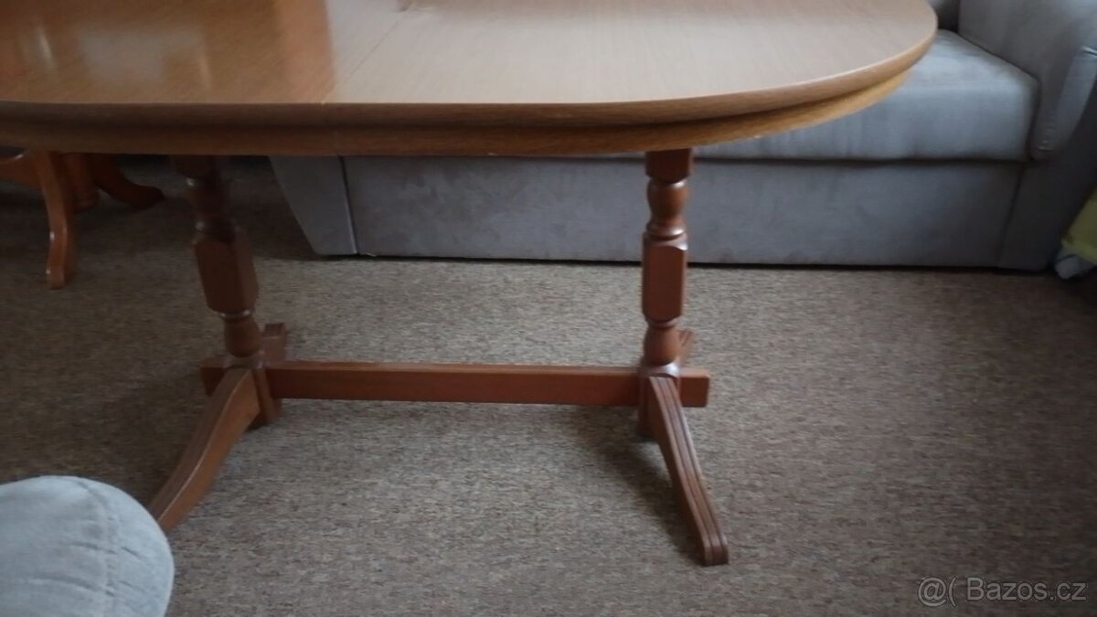 Oválný dřevěný stůl (rozkládací) - 2