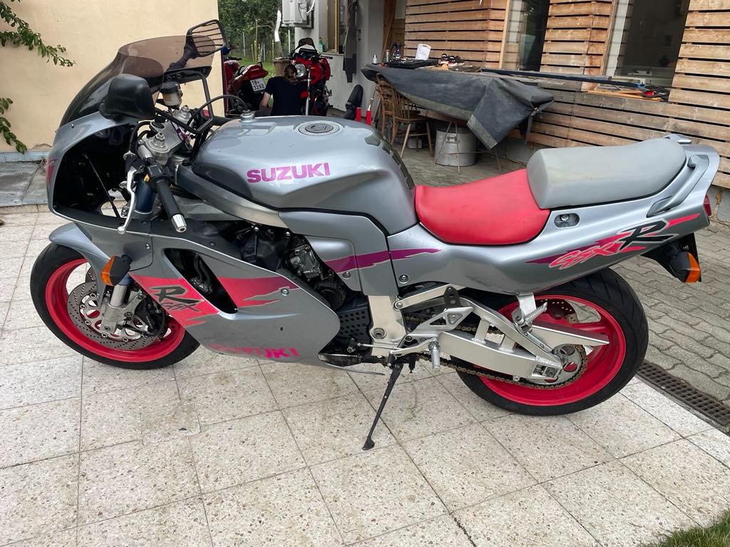 Suzuki GSXR 750W - 2