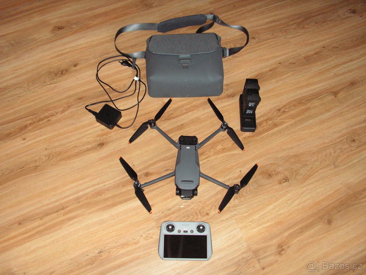 Dron DJI MAVIC 3 PRO COMBO - 2