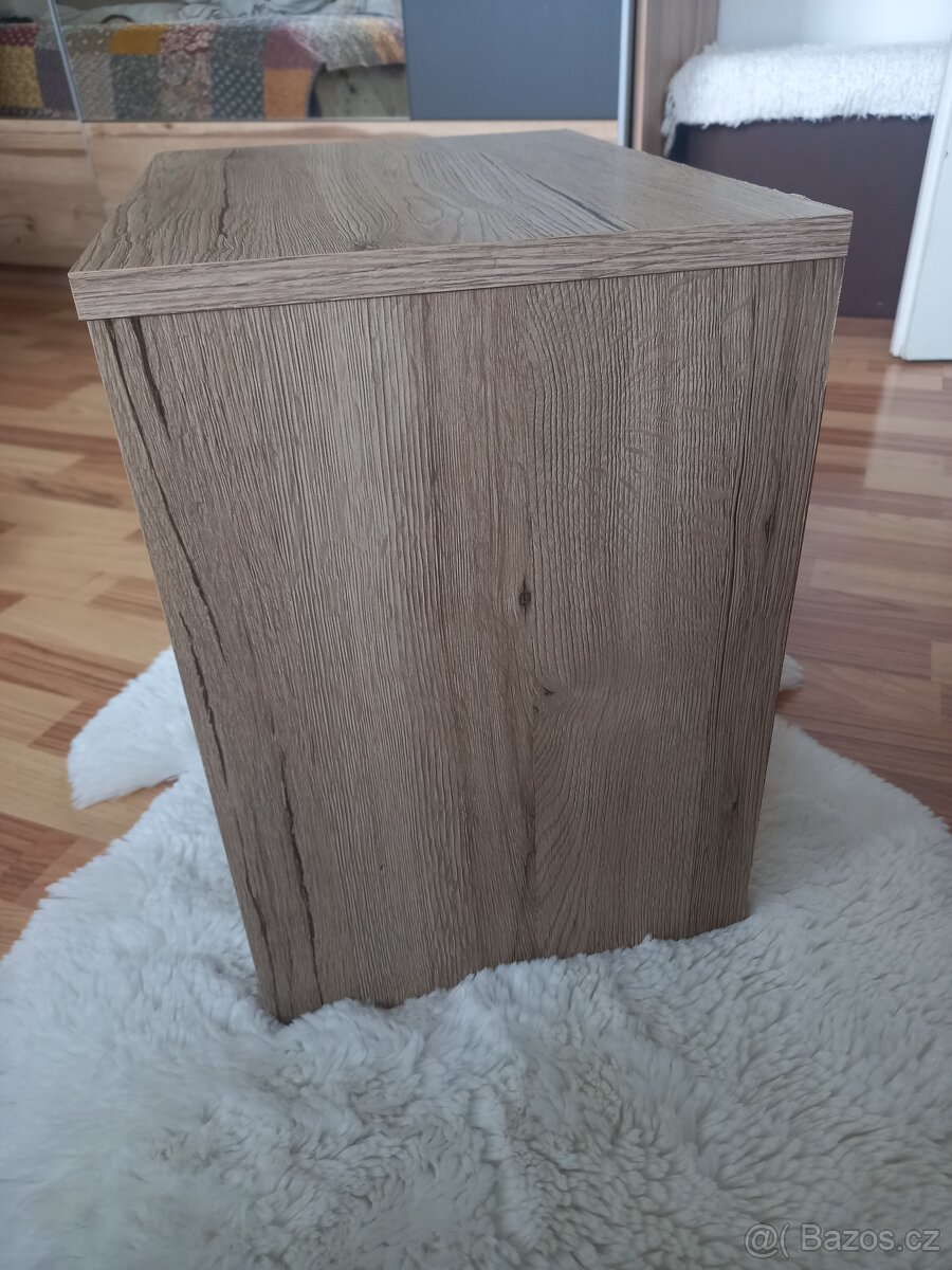Noční stolek - 2
