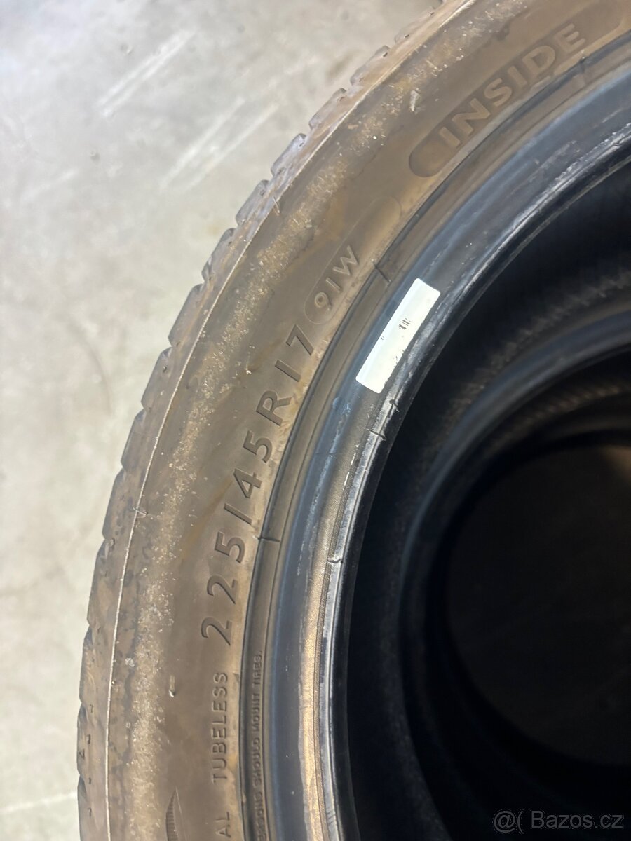 Dunlop 225/45 R17 - 2