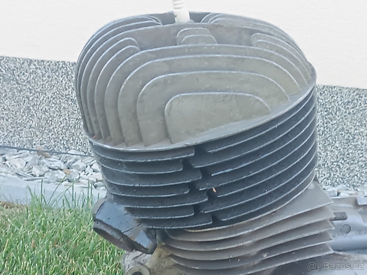 Motor ČZ 250/455 - 2