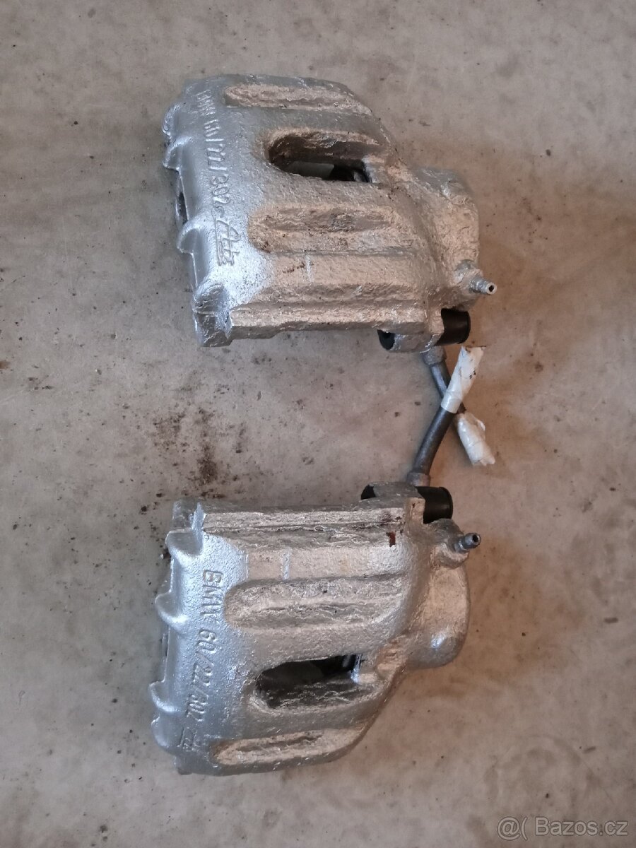 Přední brzdiče BMW E32/E34 chlazené kotouče - 2