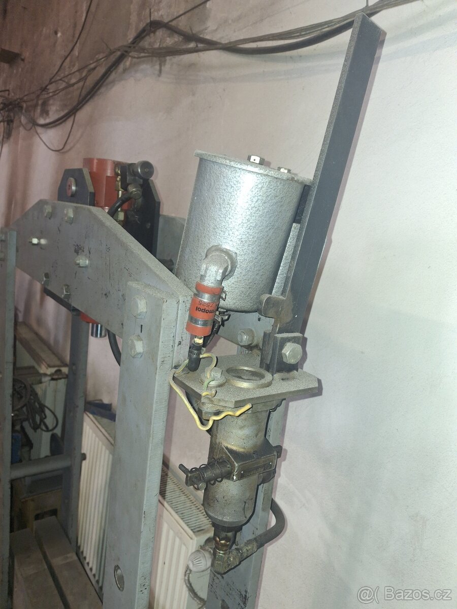 Montážní dílenský lis - 2