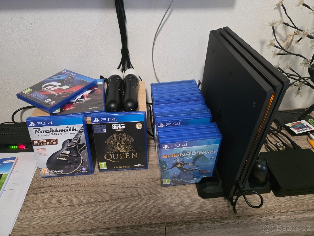 Prodám PS4 Pro, 1TB - 2