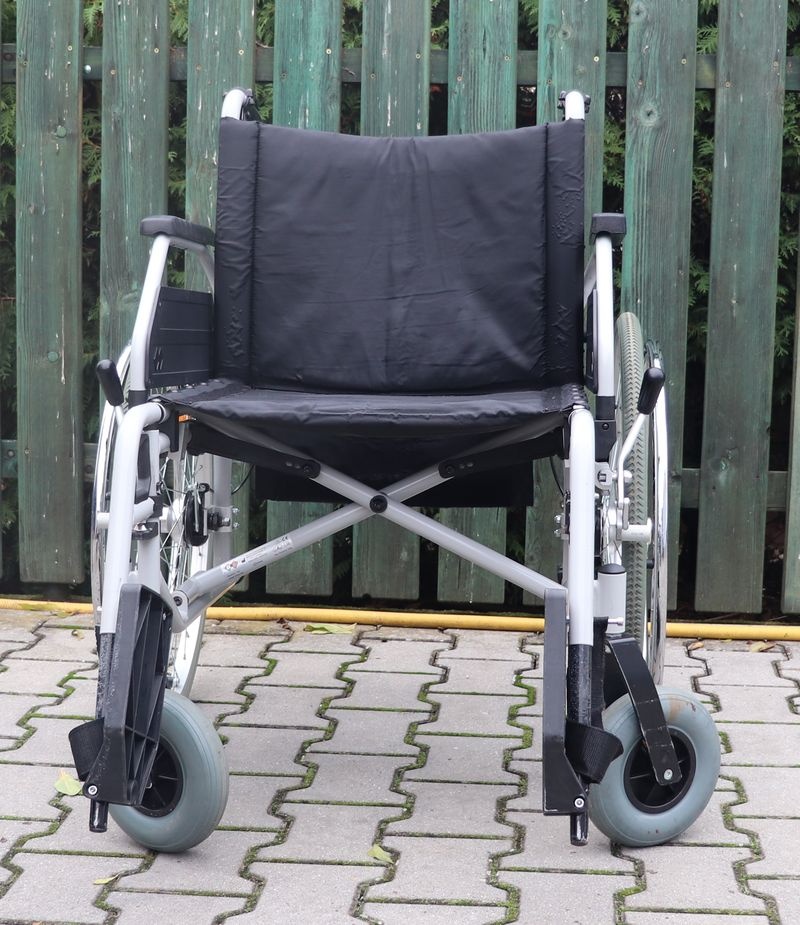 012-Mechanický invalidní vozík B+B. - 2