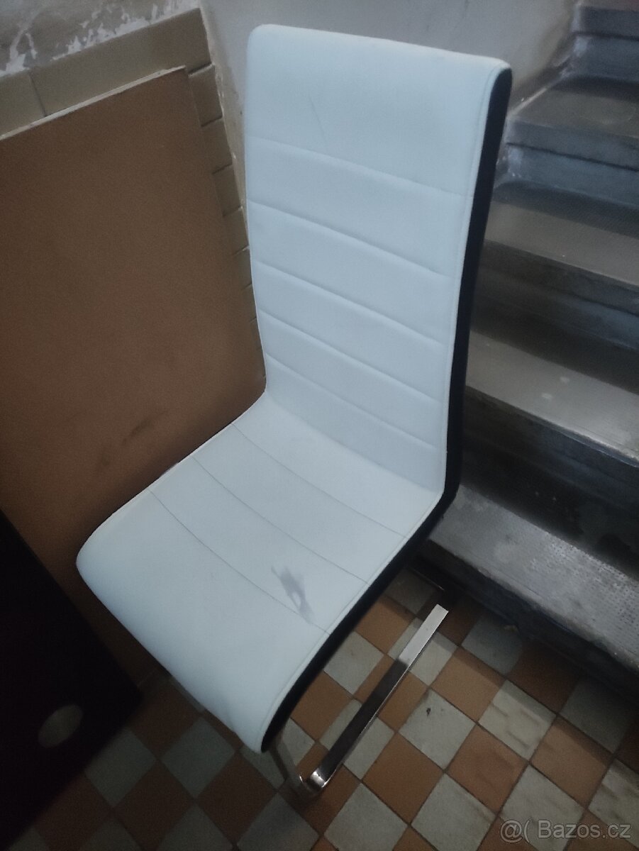 Stůl + 4 židle - 2