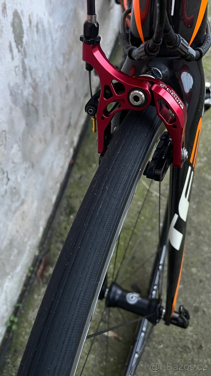 Celokarbonové silniční kolo Fondriest - 2