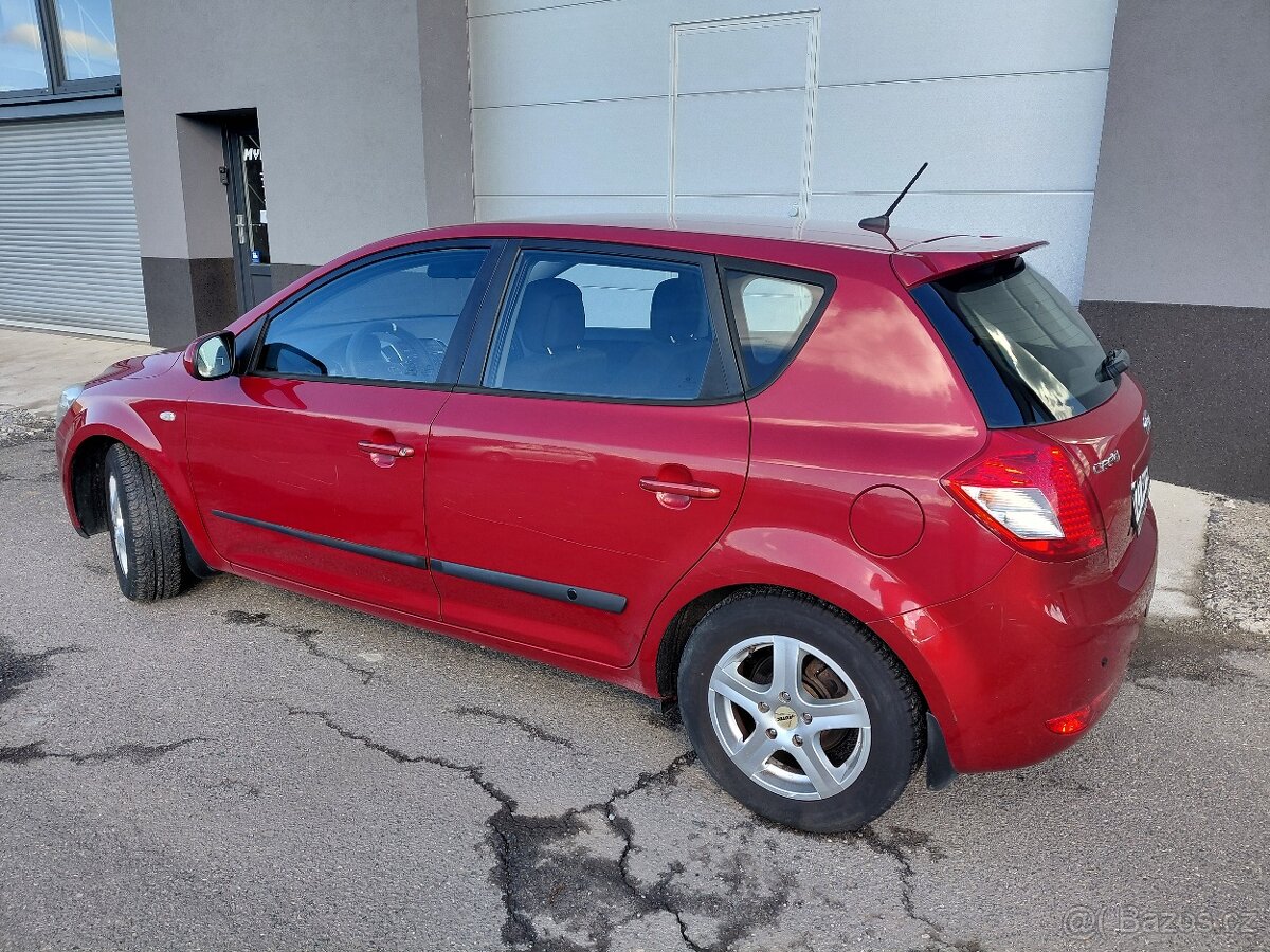 Kia Cee´d 1.4i 16V 66kW 180 000km- GARANCE, TOP CENA, PĚKNÁ - 2