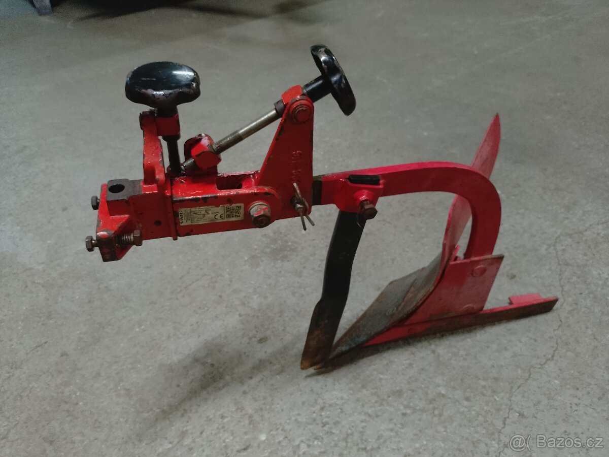 Vari jednostranný pluh pravý + nastavovací těleso NT3 - 2